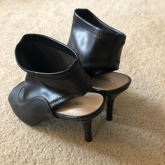 Nine West size 8 shoties. 2.5-3 inch heel. Open back. - Picture 3 of 5